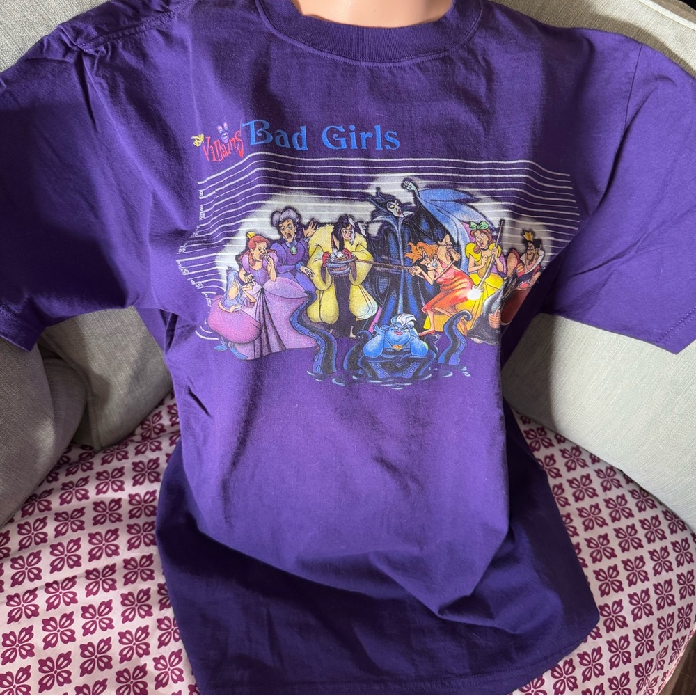 VINTAGE 90s Walt Disney World ‘Villains Bad Girls’ Purple Tee - Size L